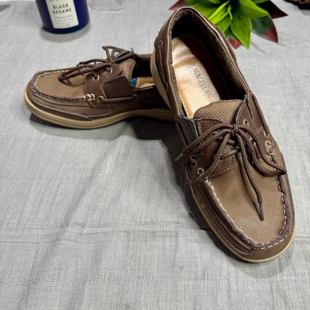 Magellan Outdoors Leather Boat Shoes Men’s 9 Brown Lace Up Deck Moc Casual
